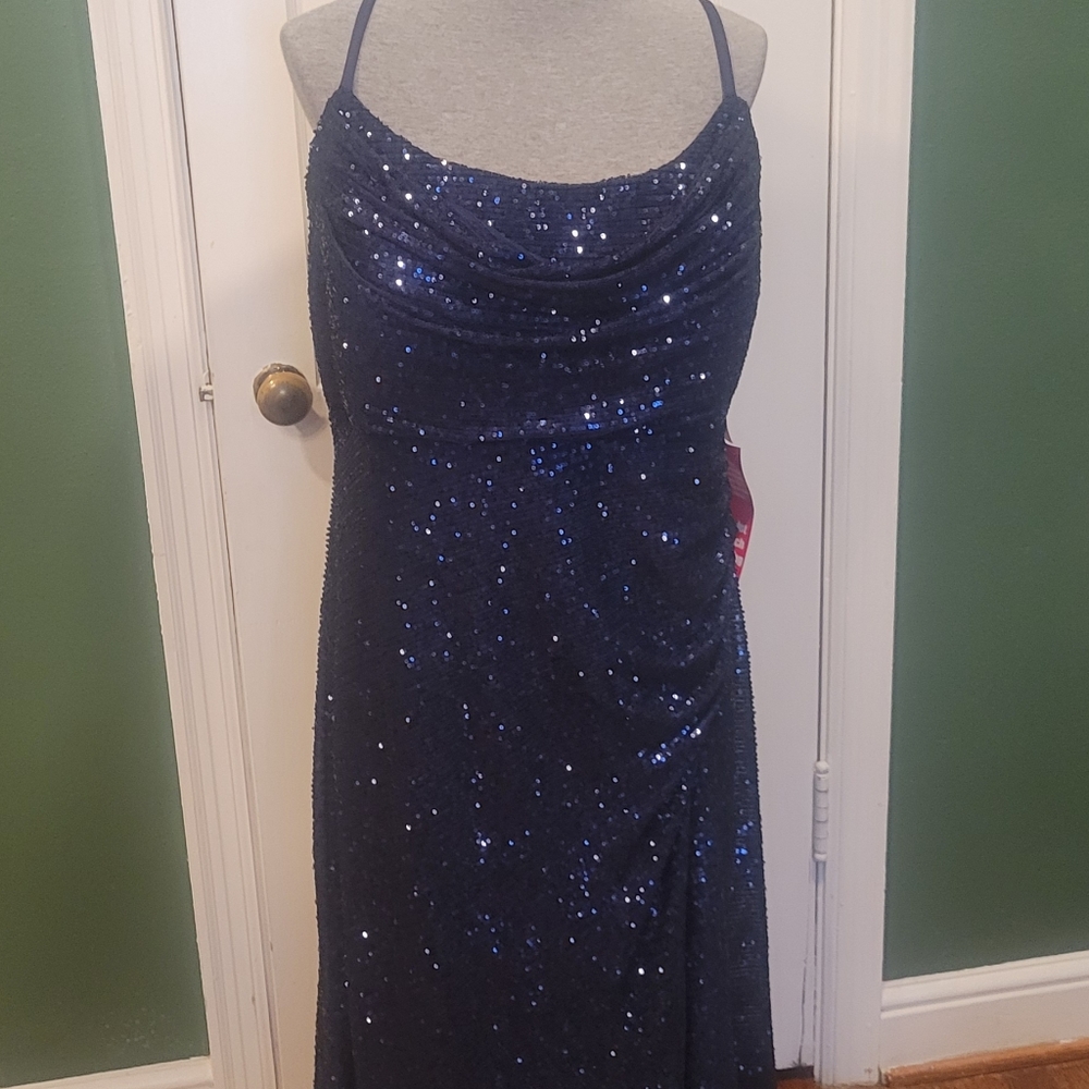 Plus size Navy Blue Floor length Sequin Gown size 18W- New with tags